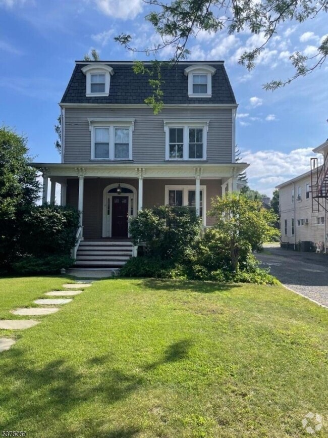 Building Photo - 64 Maple Ave Unit 2B Rental
