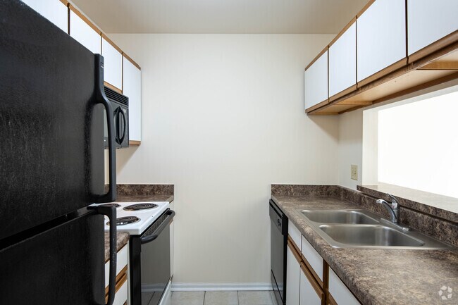 1BR, 1BA - 700SF