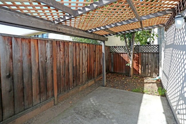 Moorpark Garden Apartments