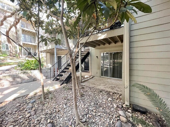 Building Photo - 3018 S 1st St Unit 110 Rental