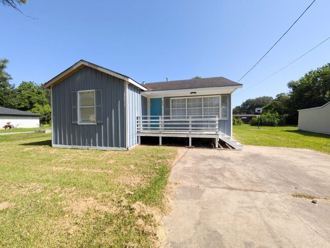 Building Photo - 290 Hebert Dr