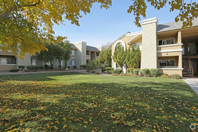 Building Photo - Allanza at The Lakes