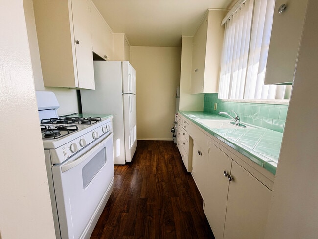 Photo - 226 N Marengo Ave Unidad D