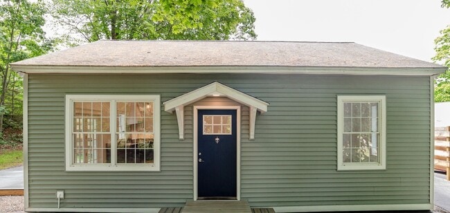 Building Photo - 732 Highland Ave Rental