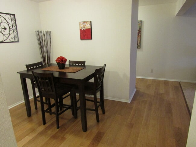 Dining area - 6522 W Forest Home Ave