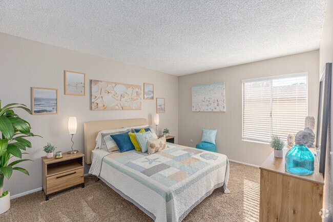 2BR, 2BA - 1,013SF - Bedroom