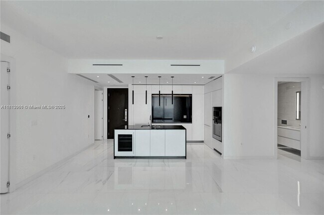 Building Photo - 300 Biscayne Boulevard Way Unit 1705 Rental