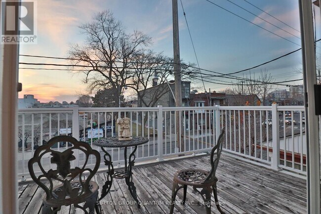 Photo - 803 Lansdowne Ave Unité Main