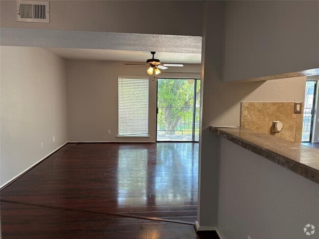 Building Photo - 2822 S Bartell Dr Unit 22 Rental