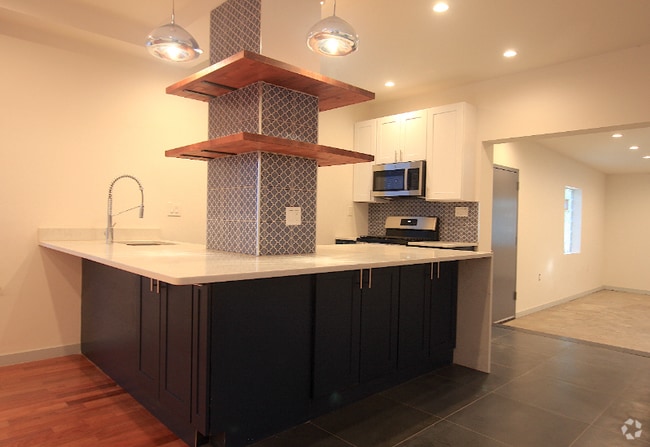 Building Photo - 4145 Fischer St Rental