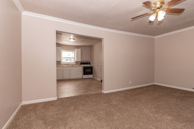 Photo - 1611 Clark St