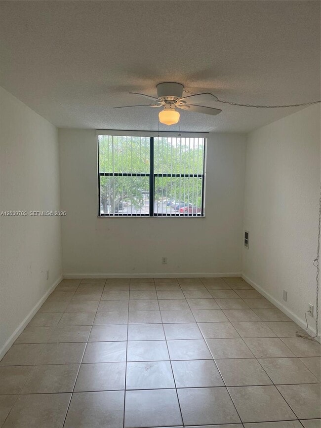 Photo - 2401 Riverside Dr Unidad 203-B