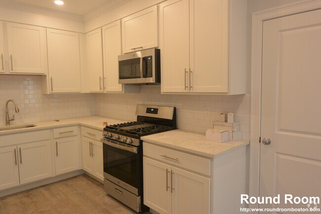 Building Photo - 120 Kenrick St Rental