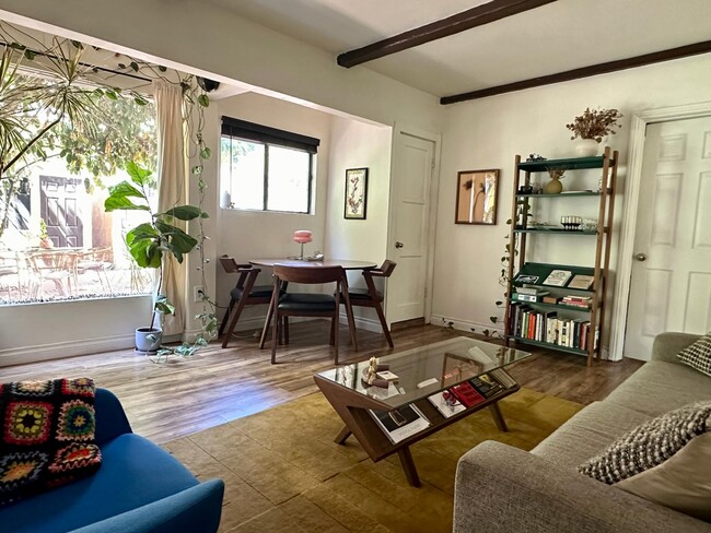 Building Photo - 1529 N Hobart Blvd Unit 1529 Rental