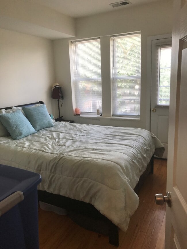 Photo - 6311 N Albany Ave Unit 1B