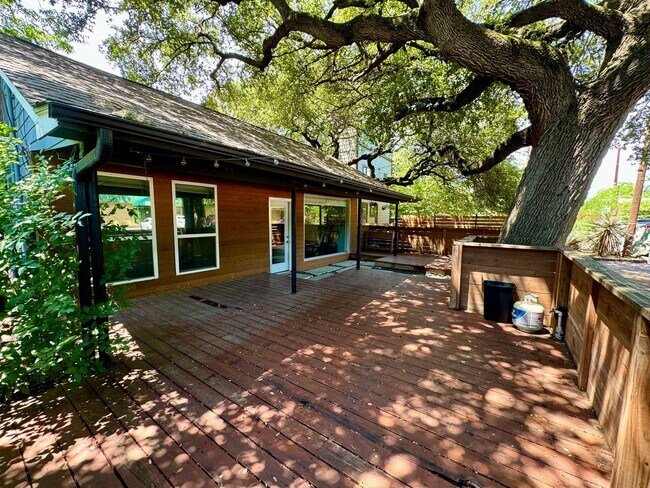 Photo - 1810 Newton St