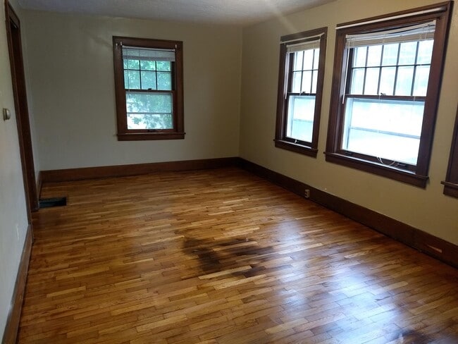 Photo - 659 W 16th St
