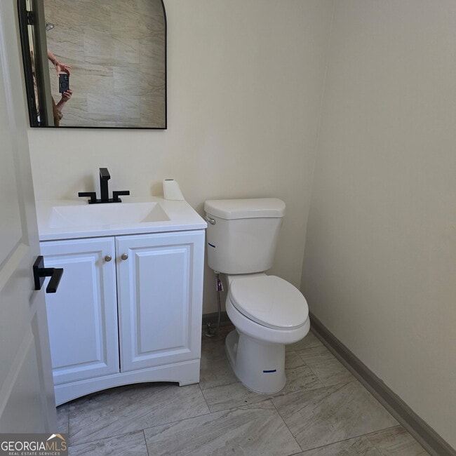Photo - 717 Church St NW
