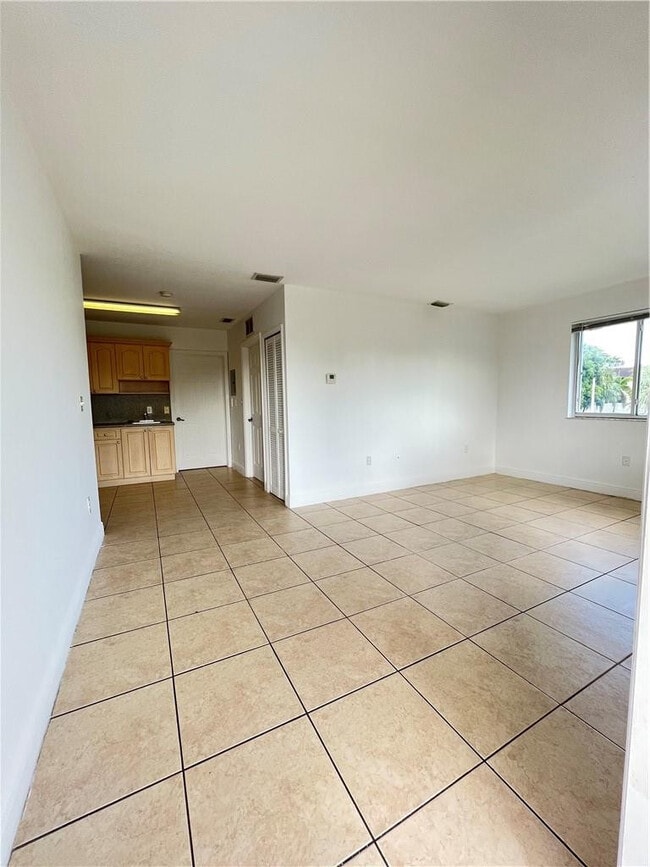 Photo - 2185 NW 16th Terrace Unidad 8