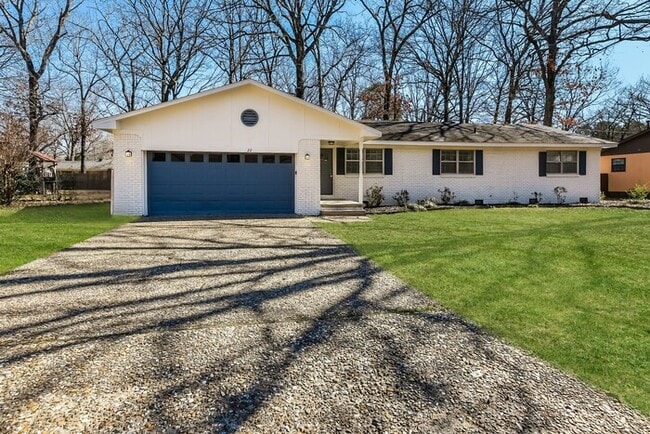 Building Photo - 22 Single Oaks Dr
