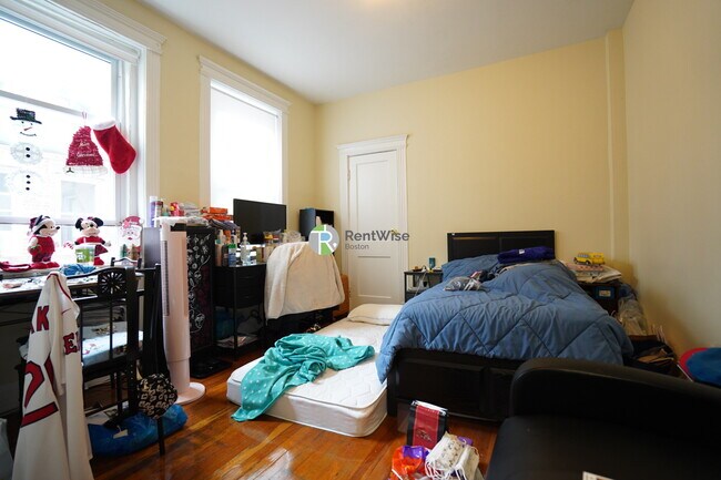Building Photo - 35 Gardner St Rental