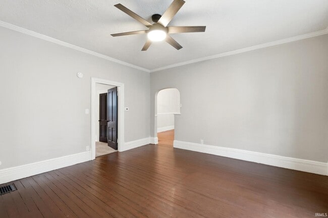 Photo - 334 W 9th St
