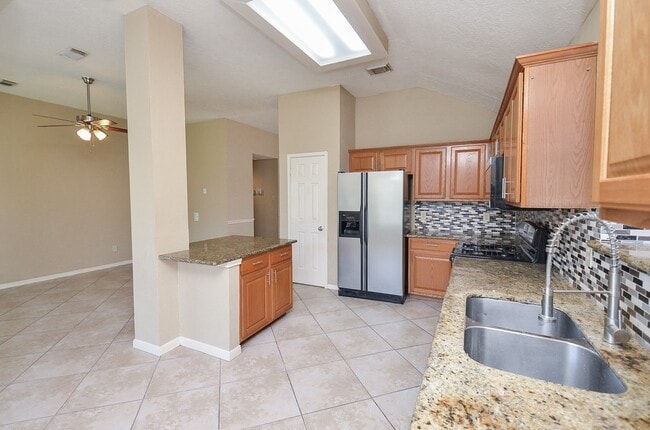Building Photo - 20430 Drakewood Dr Rental