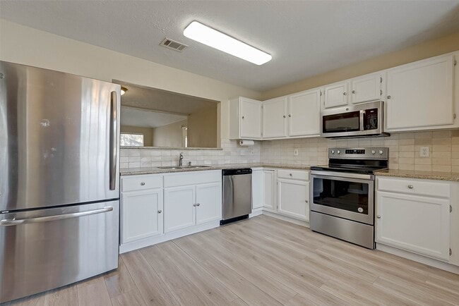 Photo - 2928 Laurelridge Dr