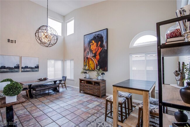 Photo - 262 Prairie Rose St