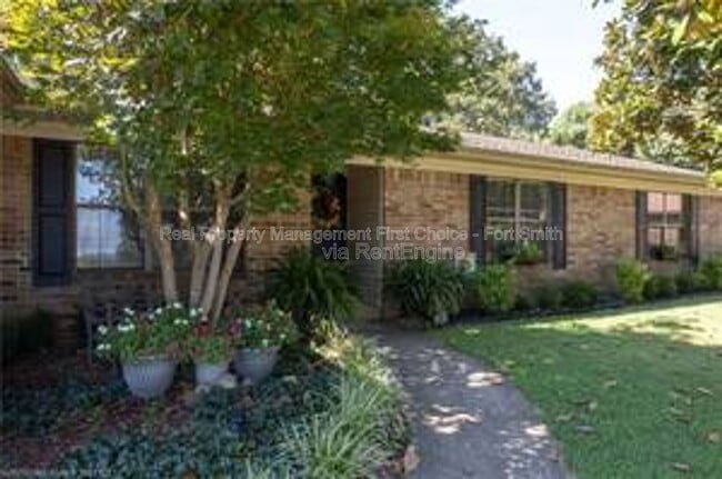 Photo - 306 Elfen Glen St