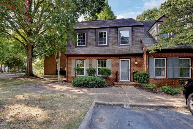 Photo - Spacious End-Unit Townhome