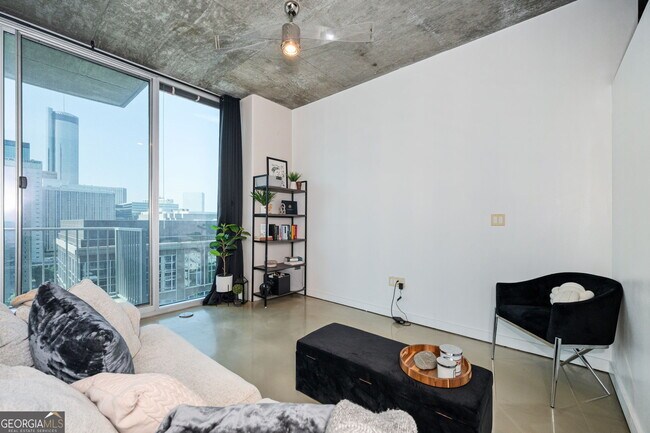 Photo - 400 W Peachtree St NW Unidad 1910