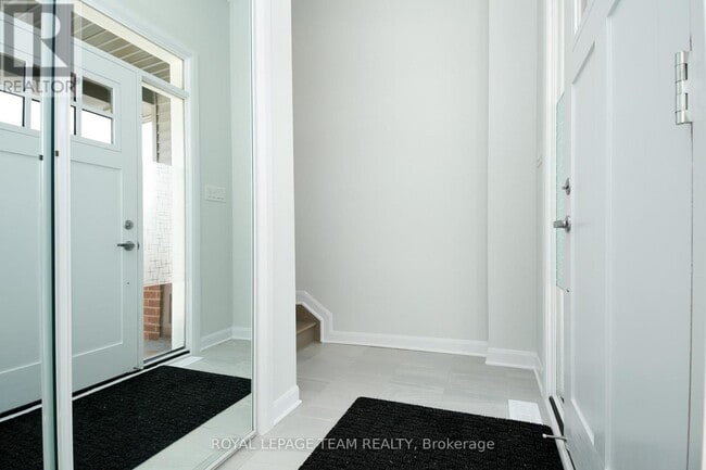 Photo - 645 Hamsa St