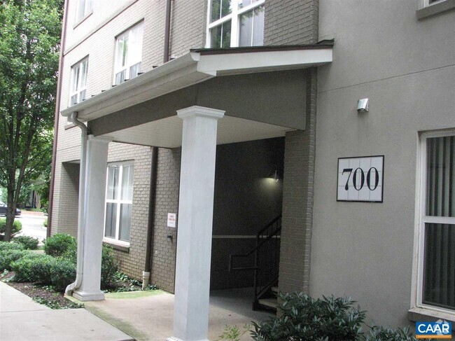 Building Photo - 700 University Unit 3D Rental