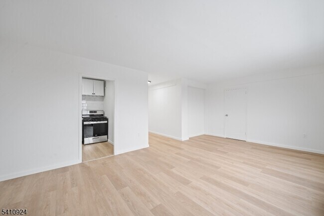 Photo - 275 Prospect St Unidad 16M