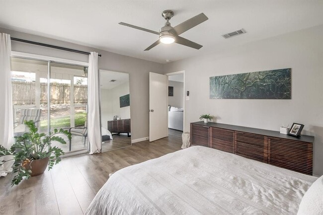 Photo - 11118 Wandering Way