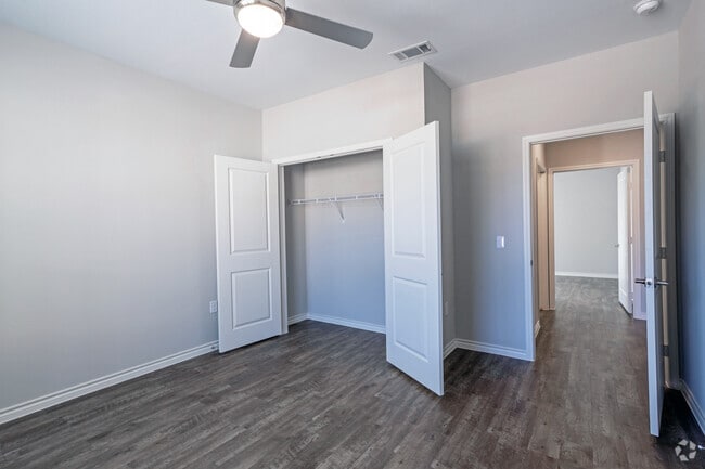 2BR, 2BT - B1 - 1100SF