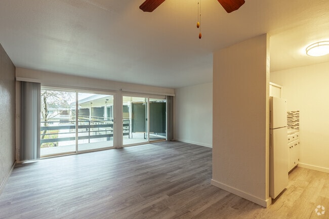 1BR, 1BA -738SF