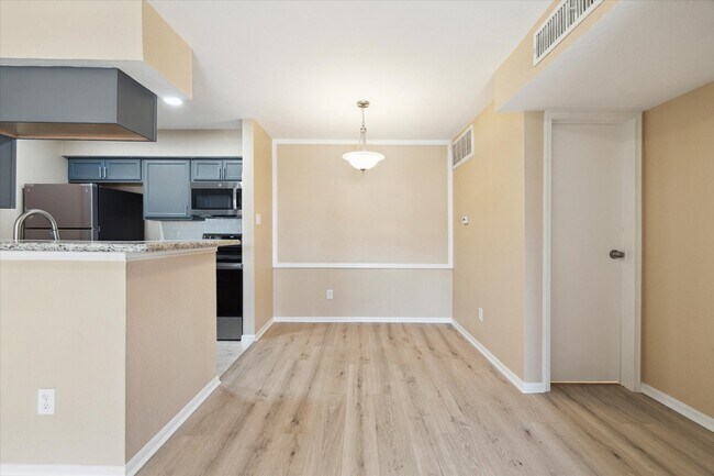 Photo - 11201 Lynbrook Dr Unit True
