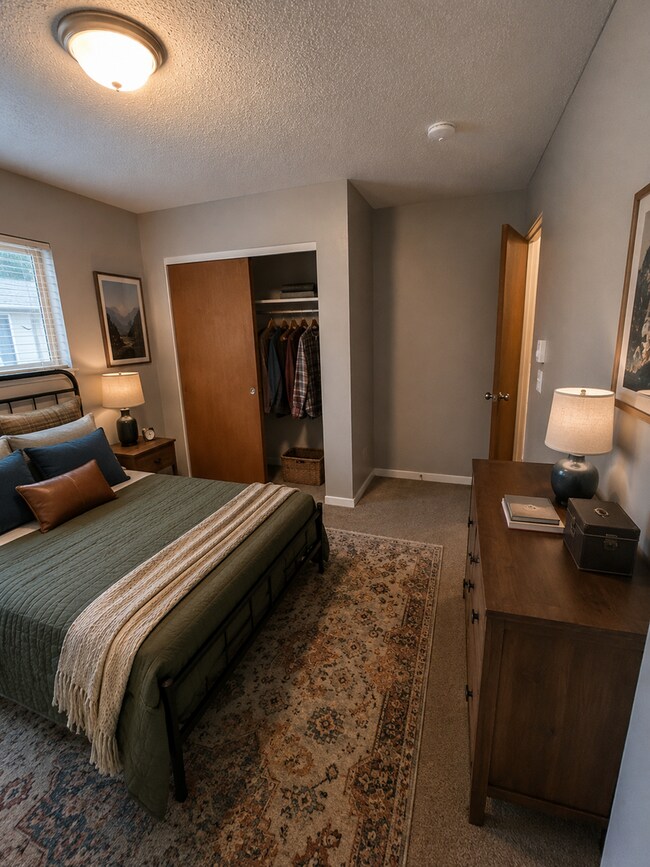 Photo - 2 Bedrooms. Free WiFi. Walk To CWU...This is The Apartment You've Been Waiting For! Unidad 13