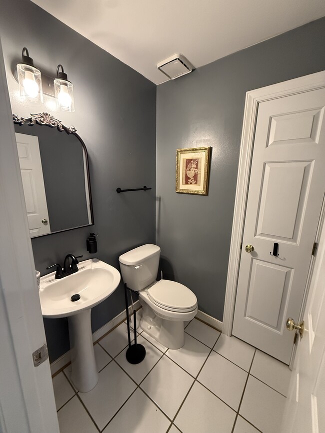 Half bath - 1402 Groton Ct