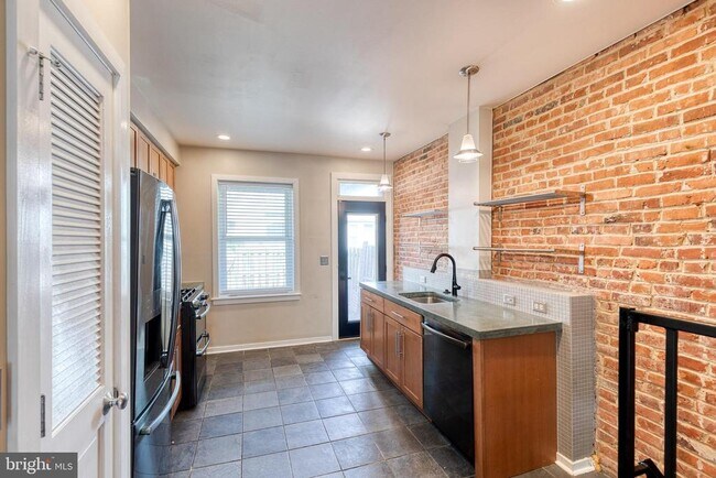 Photo - 112 N Streeper St