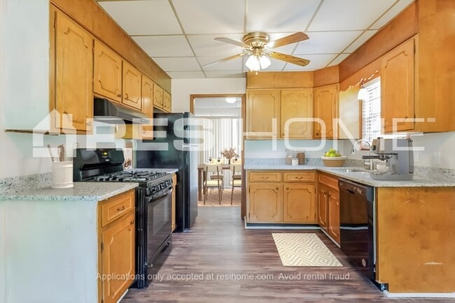 Photo - 824 Ridge Ln Dr