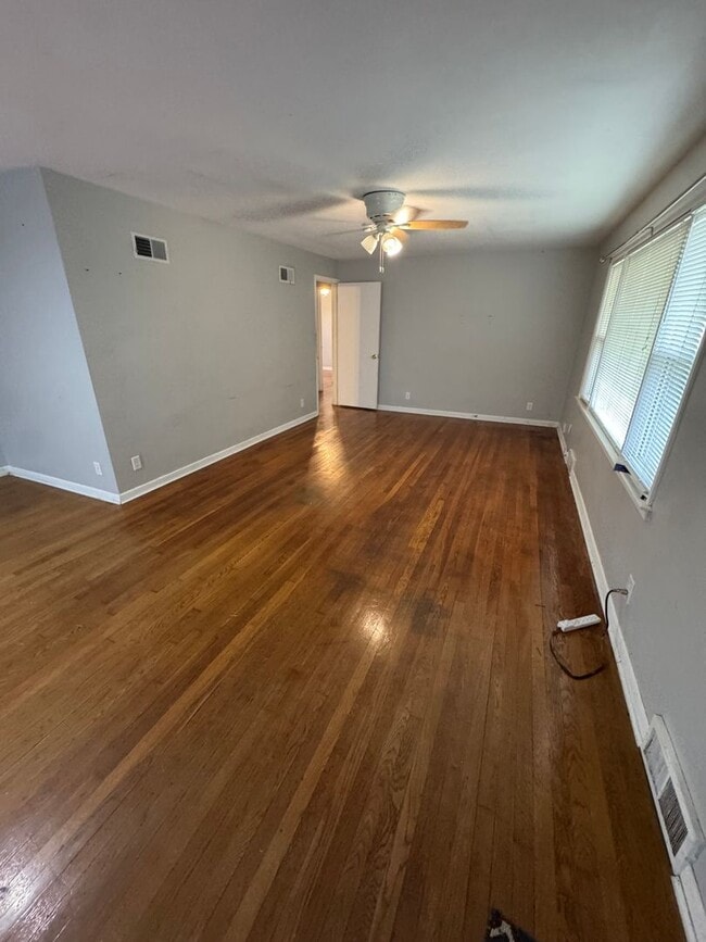 Photo - 1180 Windsor Dr
