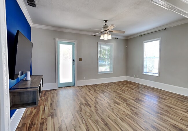 Photo - 1518 Pinewood Dr