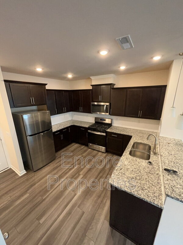 Photo - 305 Ribbon Rail St