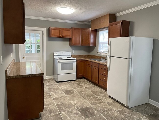 Photo - 3 BED, 1 BATH HOME, $1,300 MONTH, $1,300 DEPOSIT!!