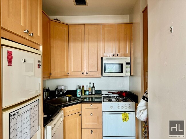 Building Photo - 21 STREET Rental