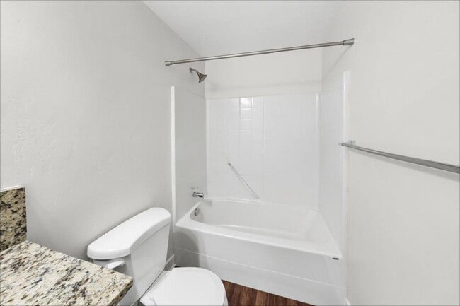 1045 W Sanetta St