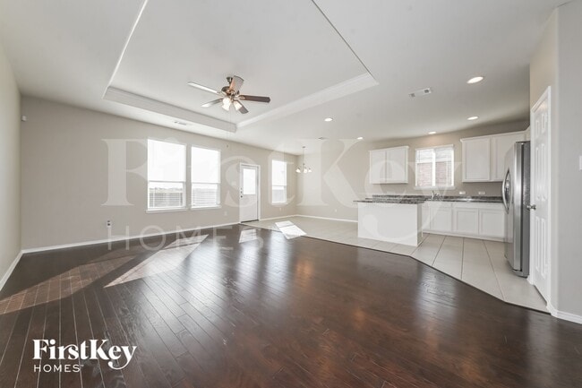 Photo - 2023 Avondown Rd